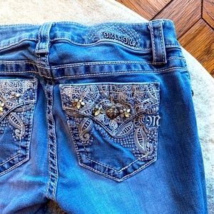 RARE Miss Me Lace Slim Cut Stretchy (closer to 28) Mid Rise Regular Inseam GUC